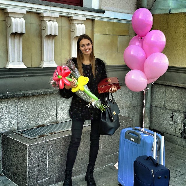 Welcome back, Agne!!! :) #agnekonciute #airport #model #flowers #baloons #wel…