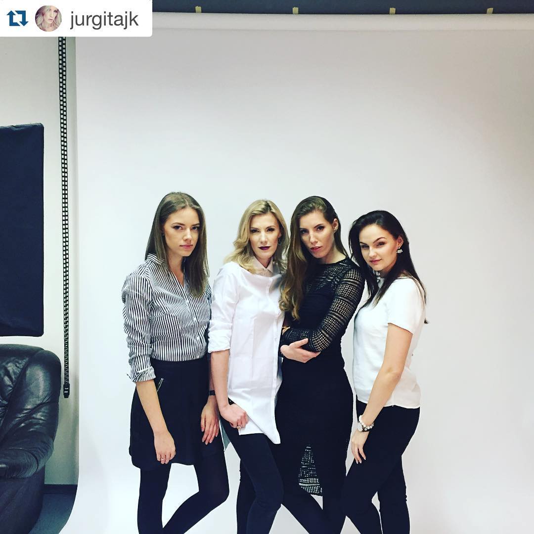 A good start of the week 📷📷📷 #supermodels #office #thebest #number1 #agency #…