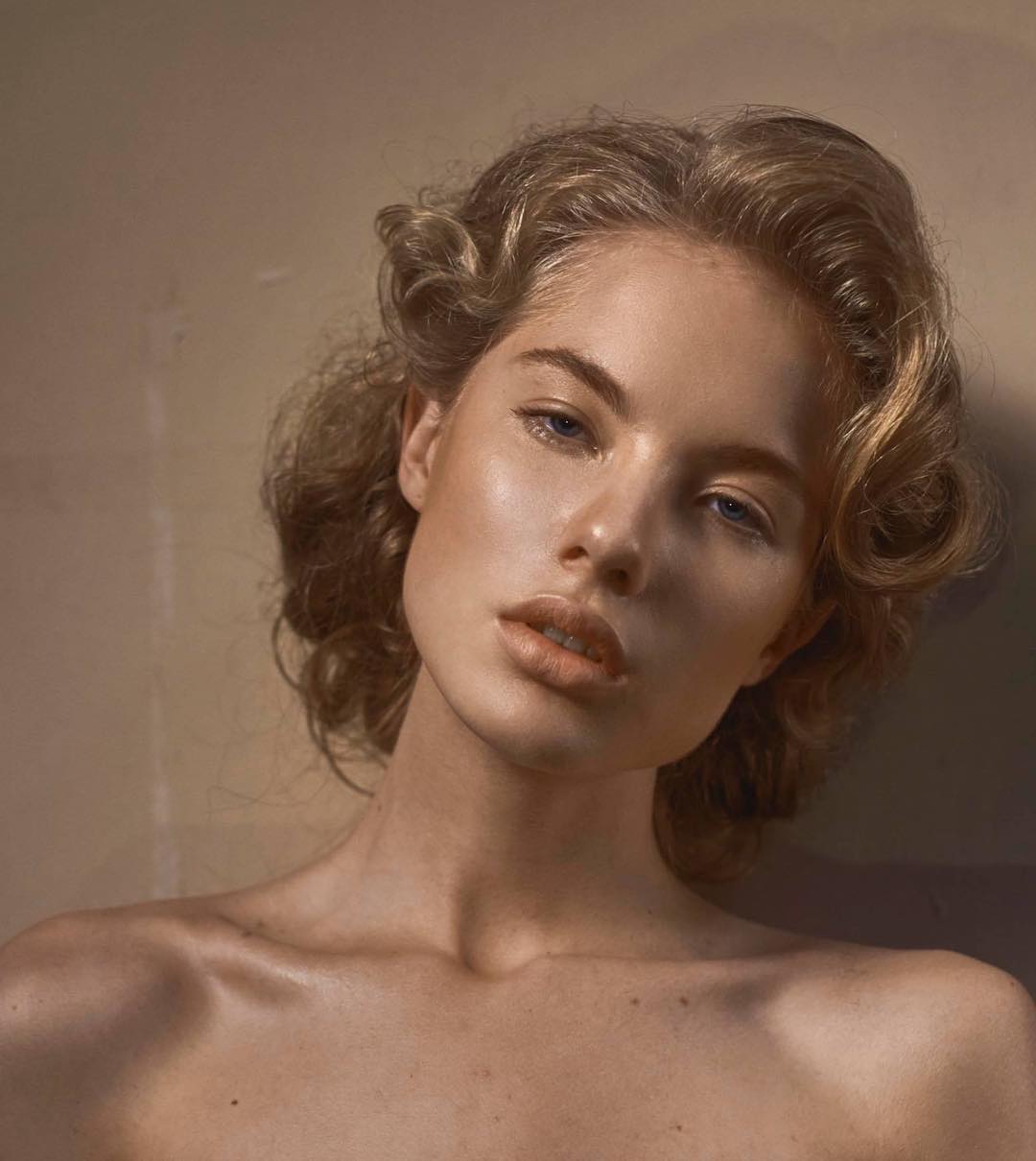 What a beauty!!! 😳 Stunning Golda’s picture from Bangkok! 🍒 🍰☀️💛 #supermodels…