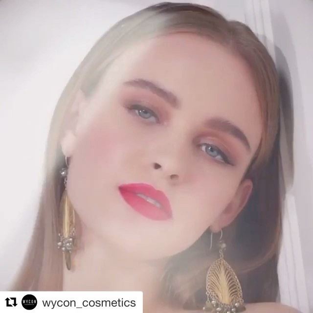 LOLITA @klimaitee for @wycon_cosmetics Christmas Beauty edition 💄✨#wearesuper…