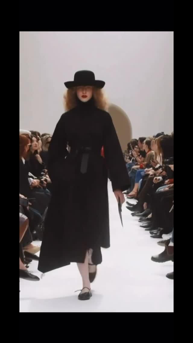 leva walking Celine F/W 2026 in Paris ✨