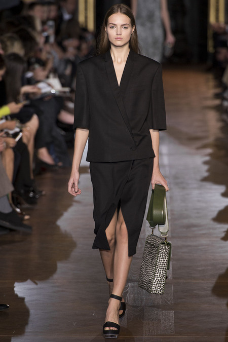 Supermodels model Agne did her best in Paris Fashion Week!