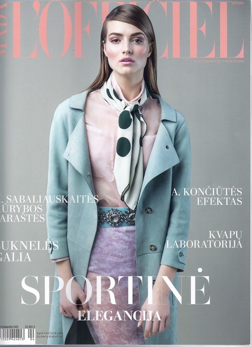 Take a look at our gorgeous Agne in L’Officiel April’s issue!