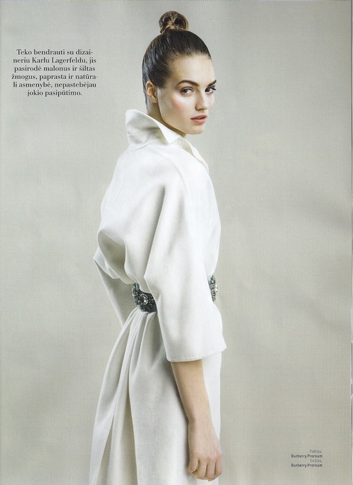 Take a look at our gorgeous Agne in L’Officiel April’s issue!