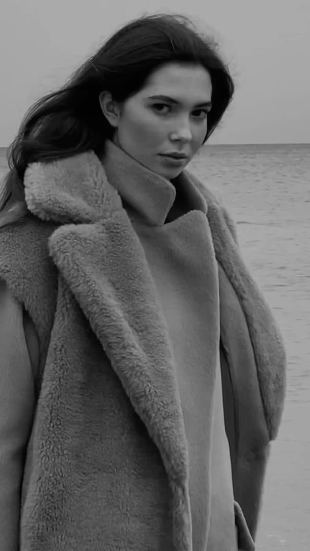 Saule posing by the sea 🖤