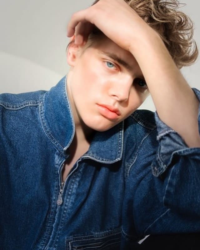 Dovydas in a posing flow ✨