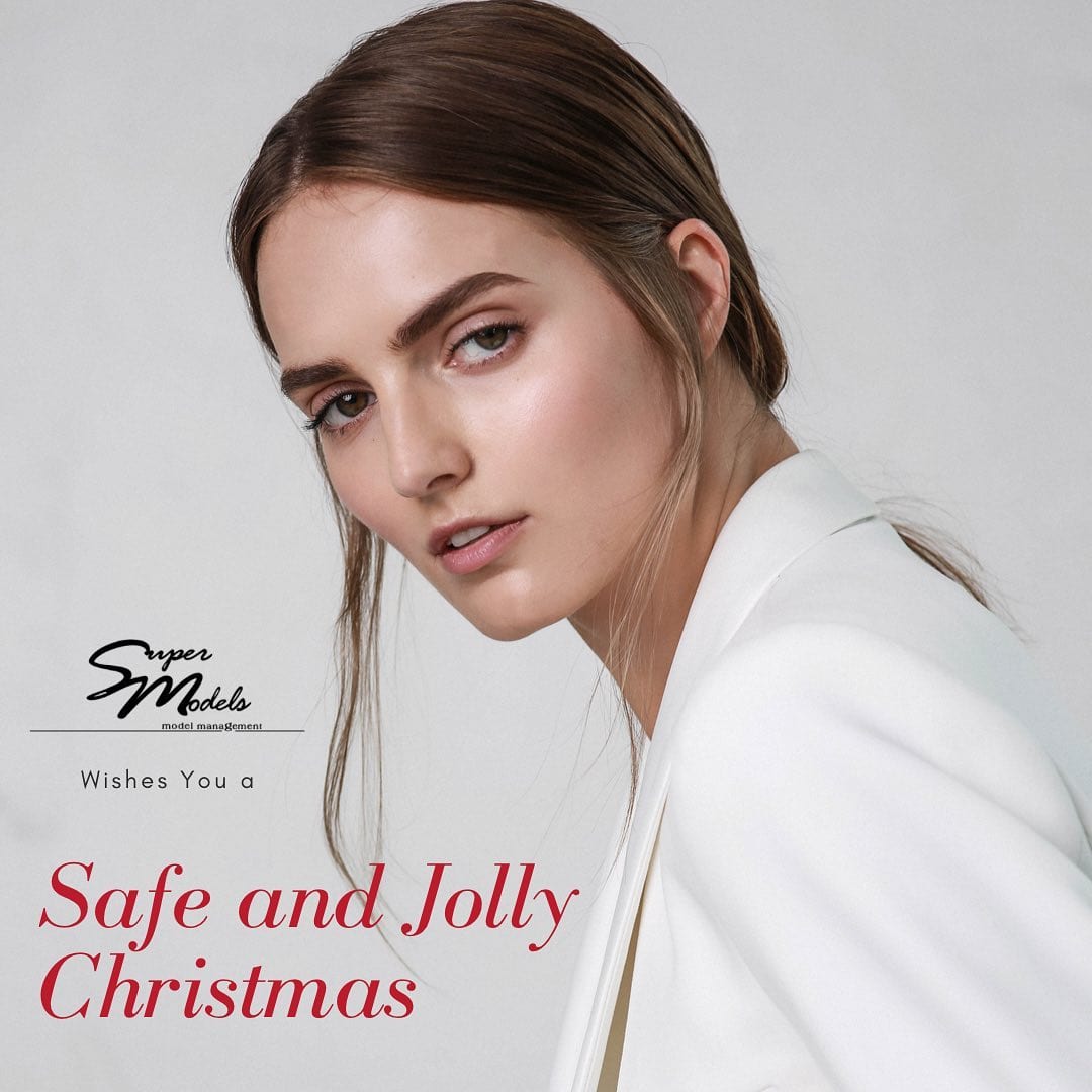 Merry Christmas from Supermodels 🎄🎁