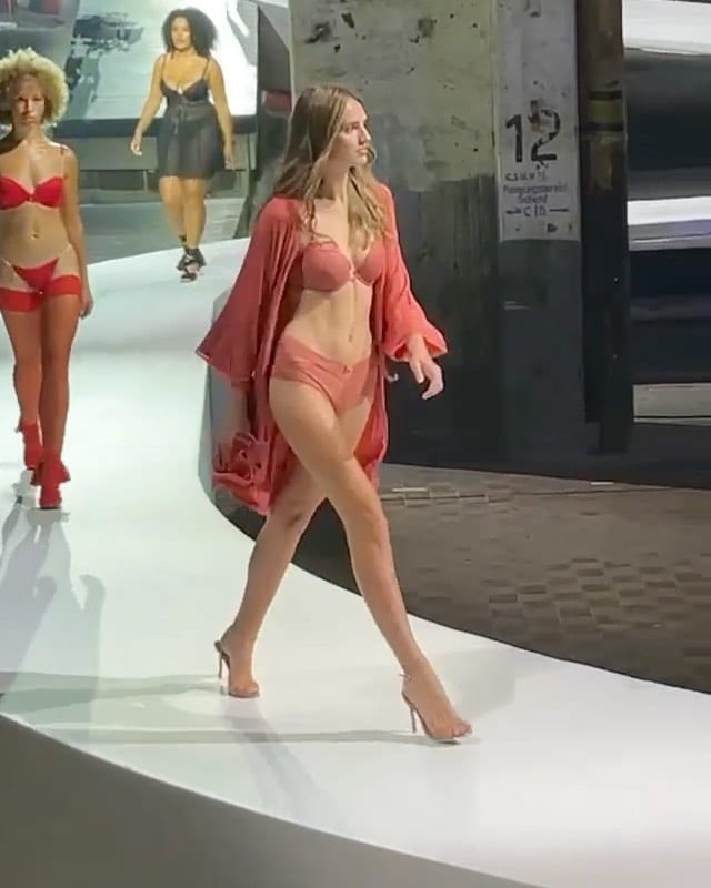 @agnekonciute rocking the runway in @aboutyoufashionweek 💣