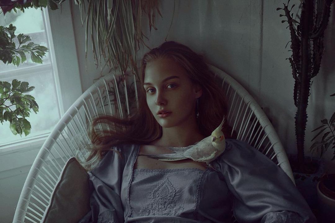 Migle @meg_jolie and the bird in Paris 🤗❤️Beautiful pictures by Marta Bevacqu…