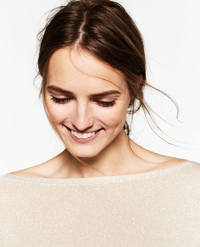 Have a lovely Saturday, guys! 🤗 Our super happy Agne @agnekonciute for ZARA! …